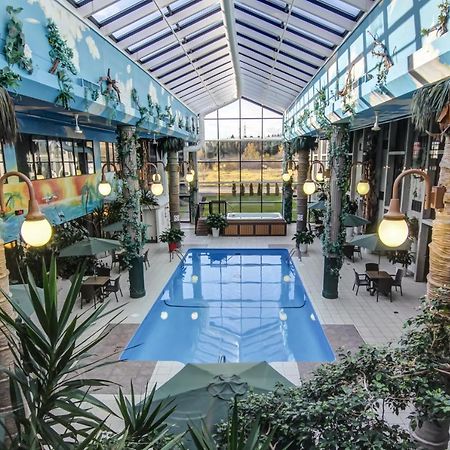 La Sagueneenne - Hotel Et Centre De Congres Chicoutimi Екстериор снимка