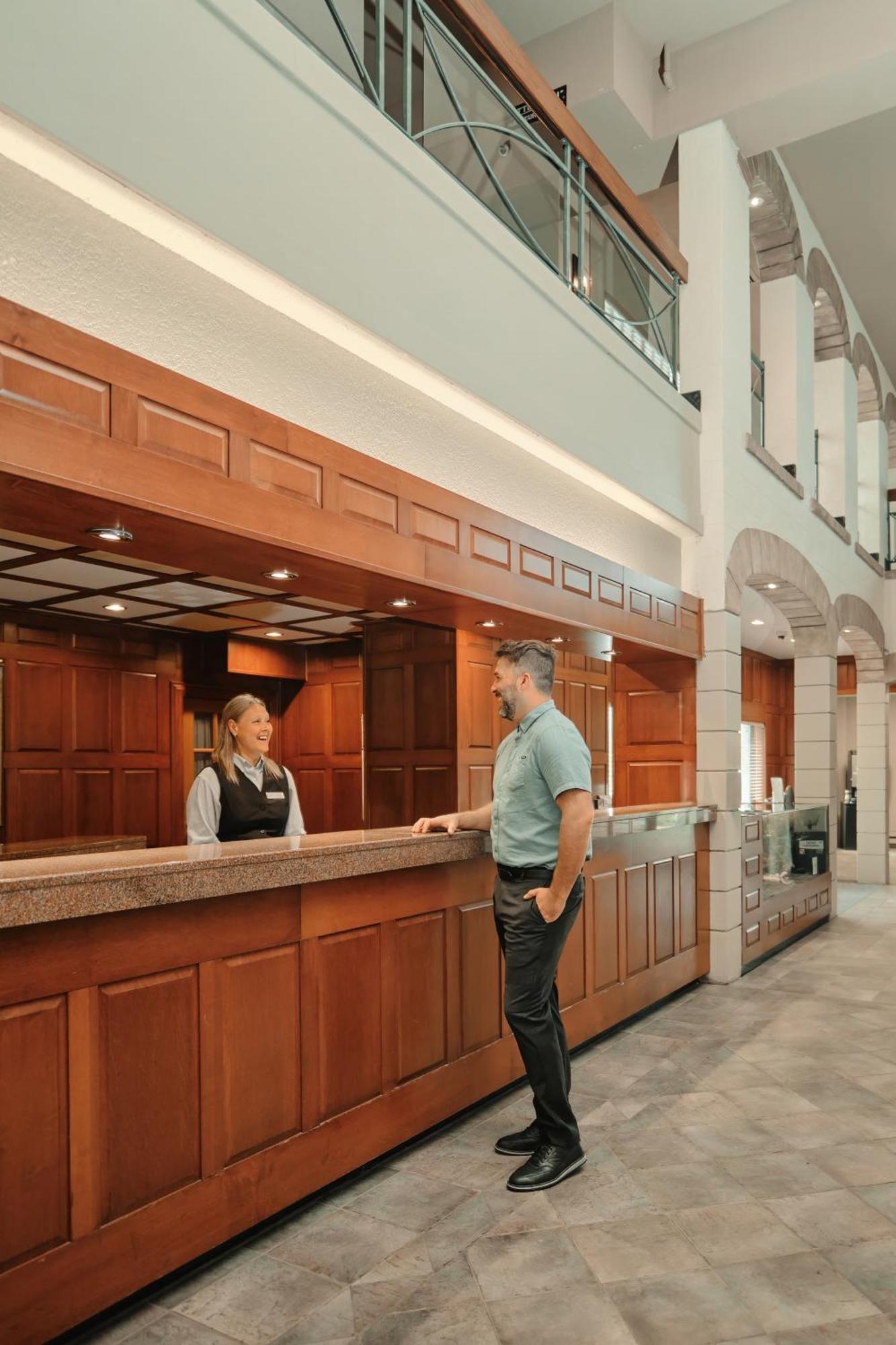 La Sagueneenne - Hotel Et Centre De Congres Chicoutimi Екстериор снимка