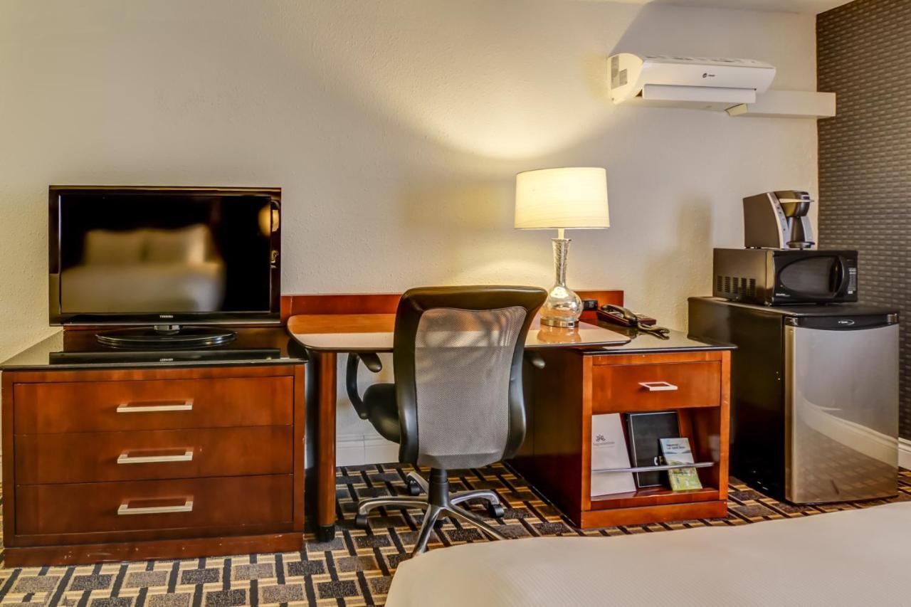 La Sagueneenne - Hotel Et Centre De Congres Chicoutimi Екстериор снимка